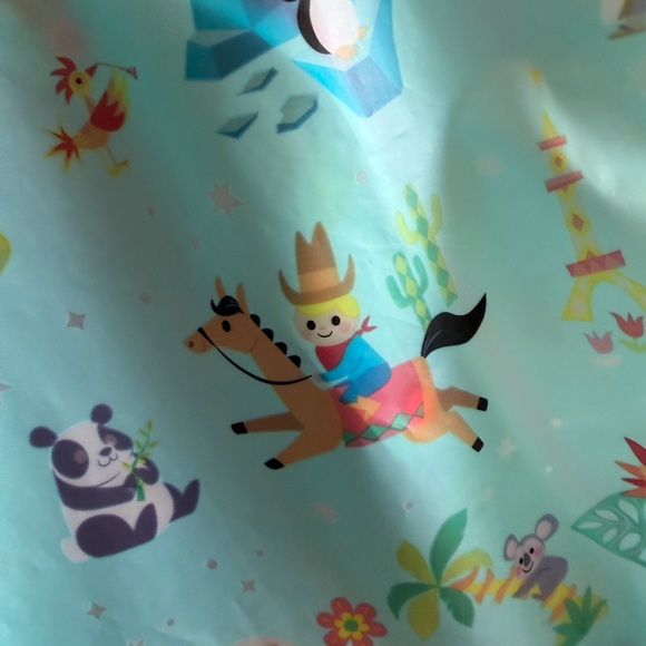 Disney It’s a Small World Women’s Raincoat Sz Large New w/o tags - Picture 12 of 15